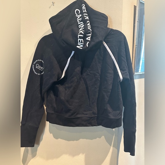 Black Calvin Klein cropped hoodie - Picture 2 of 3
